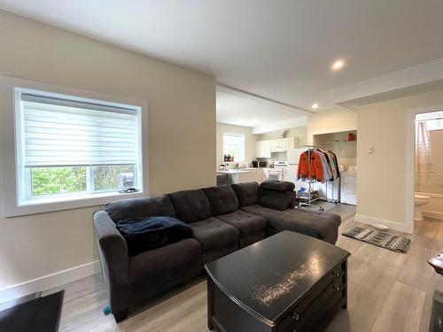 1916 Fort Sheppard Drive, Nelson, BC - Indoor Photo Showing Living Room