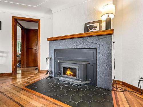 1110 Cumberland Rd, Courtenay, BC - Indoor Photo Showing Living Room With Fireplace