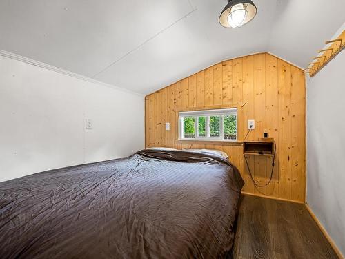 1110 Cumberland Rd, Courtenay, BC - Indoor Photo Showing Bedroom