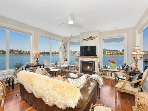 C7-1 Dallas Rd, Victoria, BC - Indoor Photo Showing Living Room With Fireplace With Body Of Water