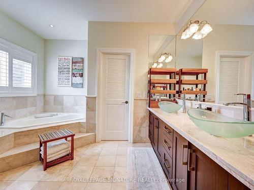 762 Duchess Dr, Mississauga, ON - Indoor Photo Showing Bathroom