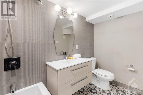 46 Nelson Street, Ottawa, ON - Indoor Photo Showing Bathroom