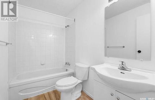 302 325 Kingsmere Boulevard, Saskatoon, SK - Indoor Photo Showing Bathroom
