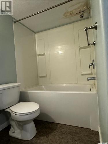 201 306 Perkins Street, Estevan, SK - Indoor Photo Showing Bathroom