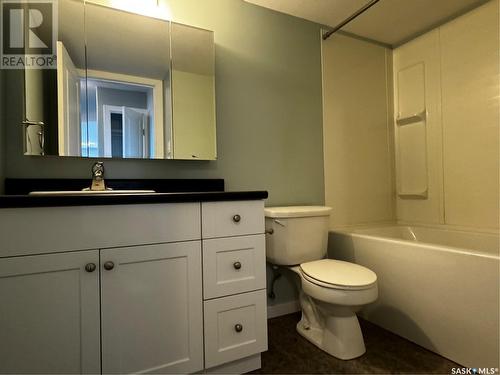 201 306 Perkins Street, Estevan, SK - Indoor Photo Showing Bathroom