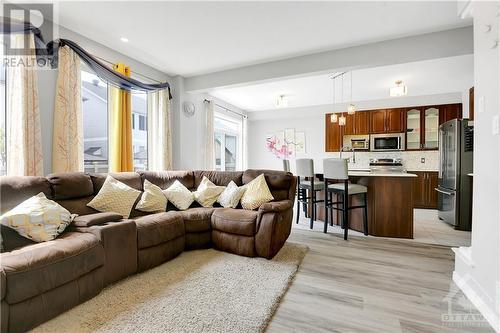 2242 Clendenan Crescent, Ottawa, ON - Indoor Photo Showing Living Room