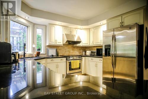 23 Shady Lane, London, ON - Indoor Photo Showing Kitchen With Stainless Steel Kitchen