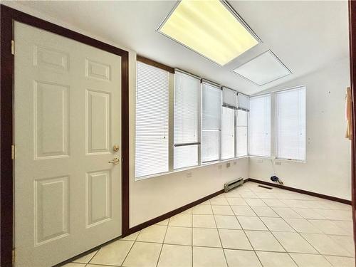 9 Oak Avenue, Hamilton, ON - Indoor Photo Showing Other Room
