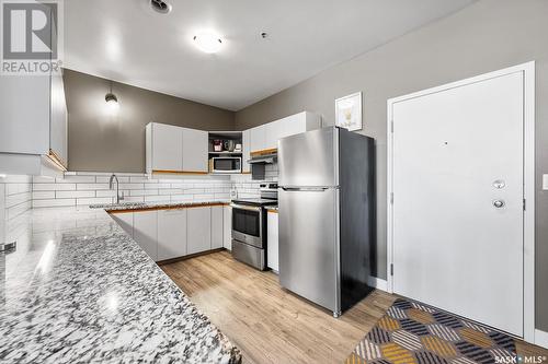 404 1867 Hamilton Street, Regina, SK - Indoor Photo Showing Kitchen