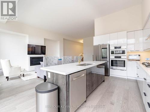 15 Knollview Lane, Richmond Hill, ON - Indoor Photo Showing Kitchen With Stainless Steel Kitchen With Upgraded Kitchen