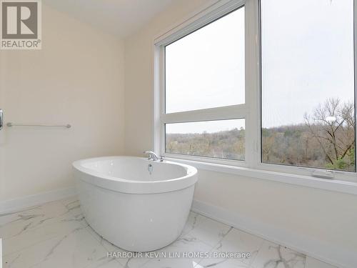 15 Knollview Lane, Richmond Hill, ON - Indoor Photo Showing Bathroom