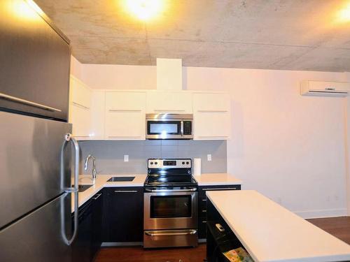 Kitchen - 303-1199 Rue Bishop, Montréal (Ville-Marie), QC - Indoor Photo Showing Kitchen With Upgraded Kitchen