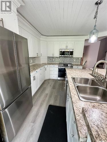 303 2Nd Avenue, Humboldt, SK - Indoor Photo Showing Kitchen With Upgraded Kitchen