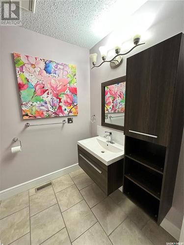 303 2Nd Avenue, Humboldt, SK - Indoor Photo Showing Bathroom