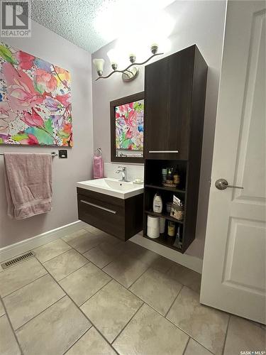 303 2Nd Avenue, Humboldt, SK - Indoor Photo Showing Bathroom