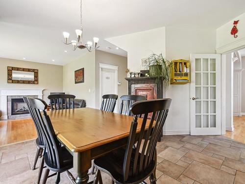 Coin-repas - 700 Rue Des Vignobles, Rosemère, QC - Indoor Photo Showing Dining Room With Fireplace