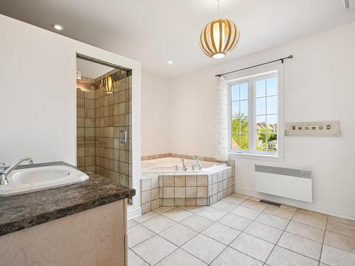 Salle de bains attenante Ã  la CCP - 700 Rue Des Vignobles, Rosemère, QC - Indoor Photo Showing Bathroom