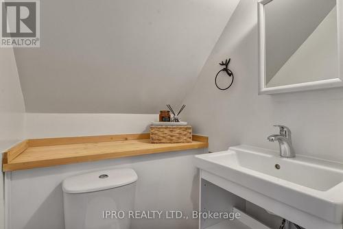 794 Highway 518, Seguin, ON - Indoor Photo Showing Bathroom