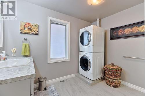 MAIN BATH/ LAUNDRY - 118 Stoneyfield Road, Pembroke, ON - Indoor Photo Showing Laundry Room