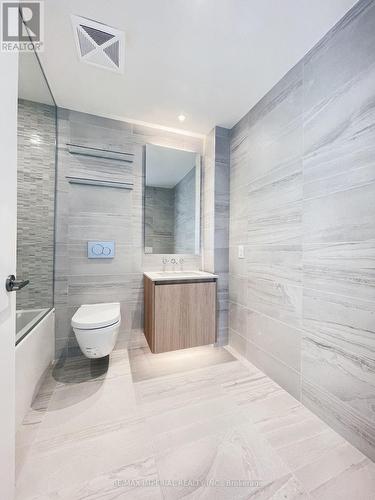 304 - 81 Wellesley Street E, Toronto, ON - Indoor Photo Showing Bathroom