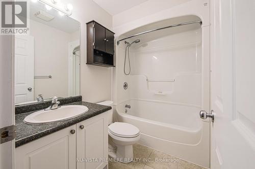 1016 Marigold Street, London, ON - Indoor Photo Showing Bathroom