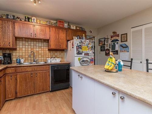 2524 Wentwich Rd, Langford, BC - Indoor Photo Showing Kitchen With Double Sink