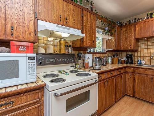 2524 Wentwich Rd, Langford, BC - Indoor Photo Showing Kitchen