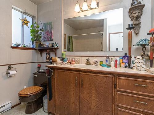 2524 Wentwich Rd, Langford, BC - Indoor Photo Showing Bathroom