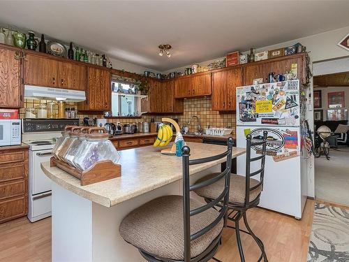 2524 Wentwich Rd, Langford, BC - Indoor Photo Showing Kitchen