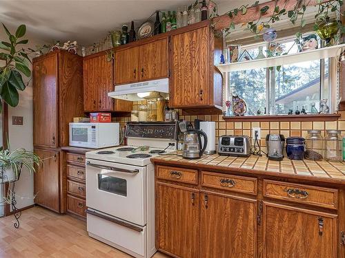 2524 Wentwich Rd, Langford, BC - Indoor Photo Showing Kitchen