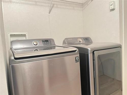 143 Glendale Bay, Brandon, MB - Indoor Photo Showing Laundry Room