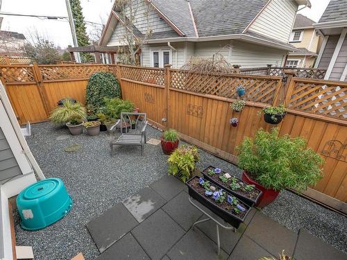 5-2323 Henry Ave, Sidney, BC - Outdoor