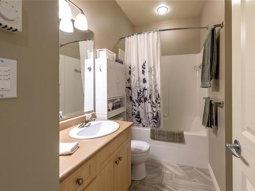 5-2323 Henry Ave, Sidney, BC - Indoor Photo Showing Bathroom