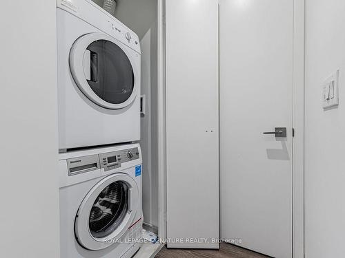 3512-70 Temperance St, Toronto, ON - Indoor Photo Showing Laundry Room