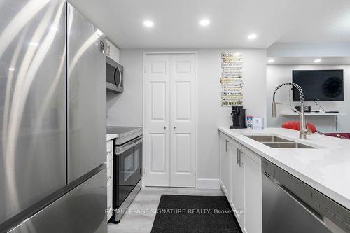 406-265 Enfield Pl, Mississauga, ON - Indoor Photo Showing Kitchen With Double Sink