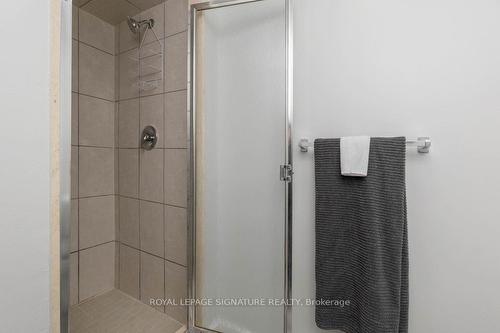 406-265 Enfield Pl, Mississauga, ON - Indoor Photo Showing Bathroom