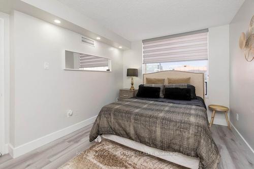 406-265 Enfield Pl, Mississauga, ON - Indoor Photo Showing Bedroom