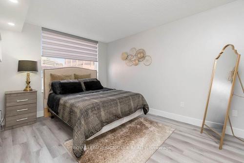 406-265 Enfield Pl, Mississauga, ON - Indoor Photo Showing Bedroom