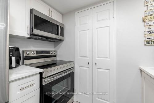 406-265 Enfield Pl, Mississauga, ON - Indoor Photo Showing Kitchen