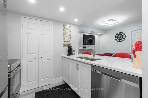406-265 Enfield Pl, Mississauga, ON - Indoor Photo Showing Kitchen With Double Sink