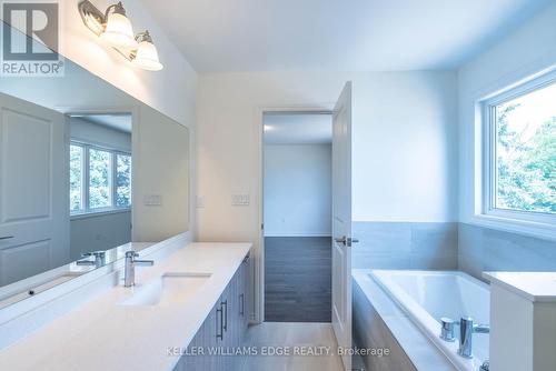 9 Greer Street, Barrie, ON - Indoor Photo Showing Bathroom