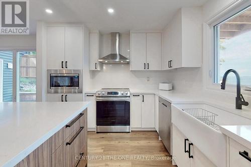 77 Mcarthur Drive, Penetanguishene, ON - Indoor Photo Showing Kitchen With Upgraded Kitchen