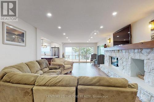 77 Mcarthur Drive, Penetanguishene, ON - Indoor Photo Showing Living Room With Fireplace