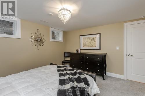 357 Cardinal Avenue, Burlington, ON - Indoor Photo Showing Bedroom