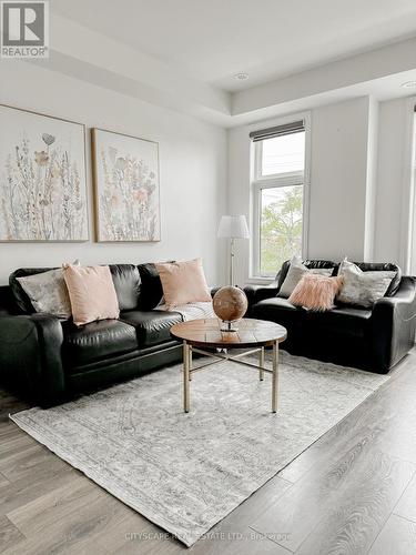 3038 Islington Avenue, Toronto, ON - Indoor Photo Showing Living Room