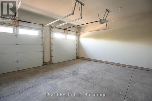 3544 Canfield Crescent, Fort Erie, ON - Indoor Photo Showing Garage