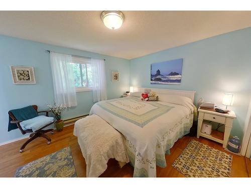3635 Phillips Rd, Creston, BC - Indoor Photo Showing Bedroom