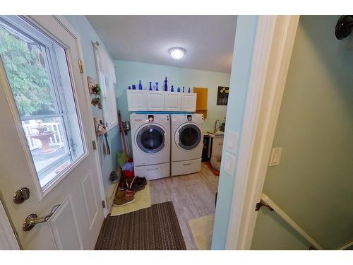 3635 Phillips Rd, Creston, BC - Indoor Photo Showing Laundry Room