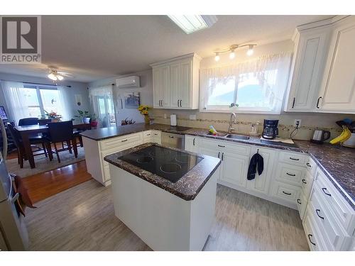 3635 Phillips Road, Creston, BC - Indoor Photo Showing Kitchen