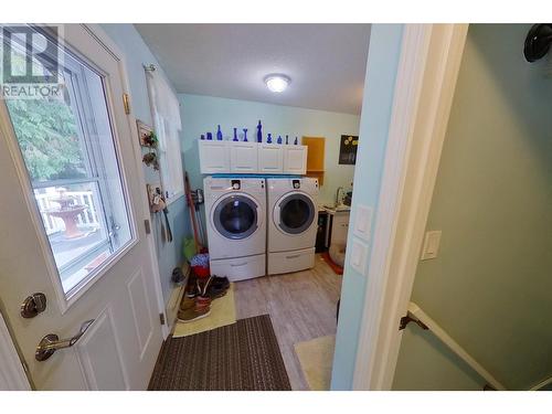 3635 Phillips Road, Creston, BC - Indoor Photo Showing Laundry Room